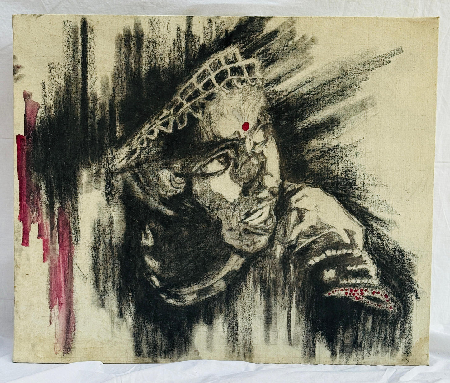 The Crowned Gaze